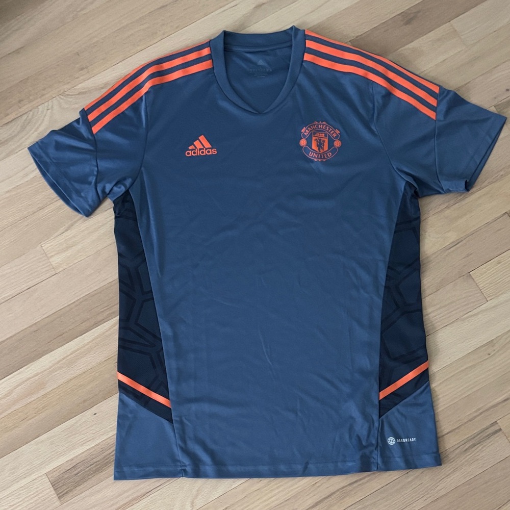 Adidas MANCHESTER UNITED Training Jersey (selling matching bottoms)
